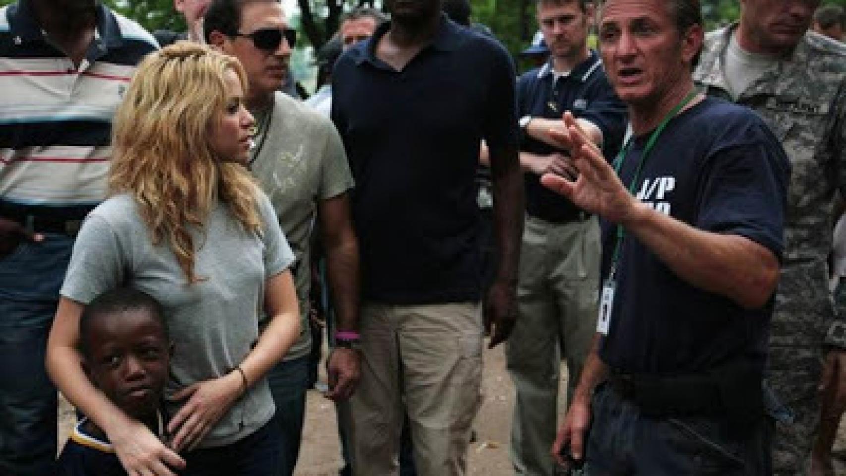 En 2010 visitó Haití junto al actor Sean Penn