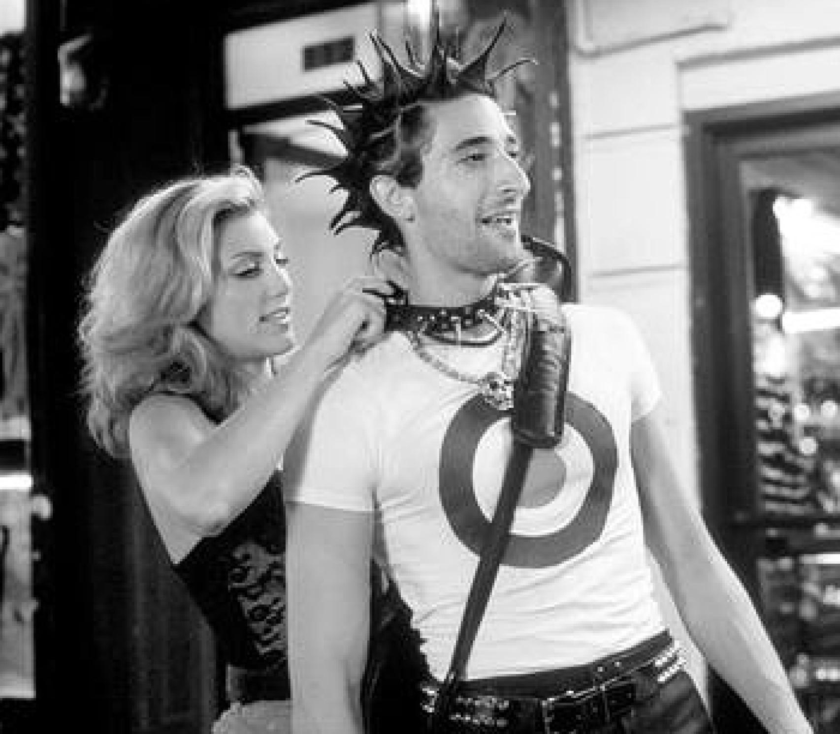Jennifer Esposito y Adrien Brody, en Nadie puede escapar de Sam (1999)