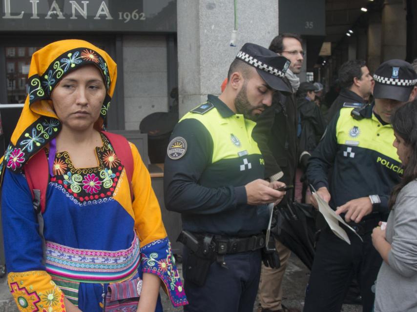 La Policía exige a los organizadores los papeles que acreditan la celebración de la manifestación