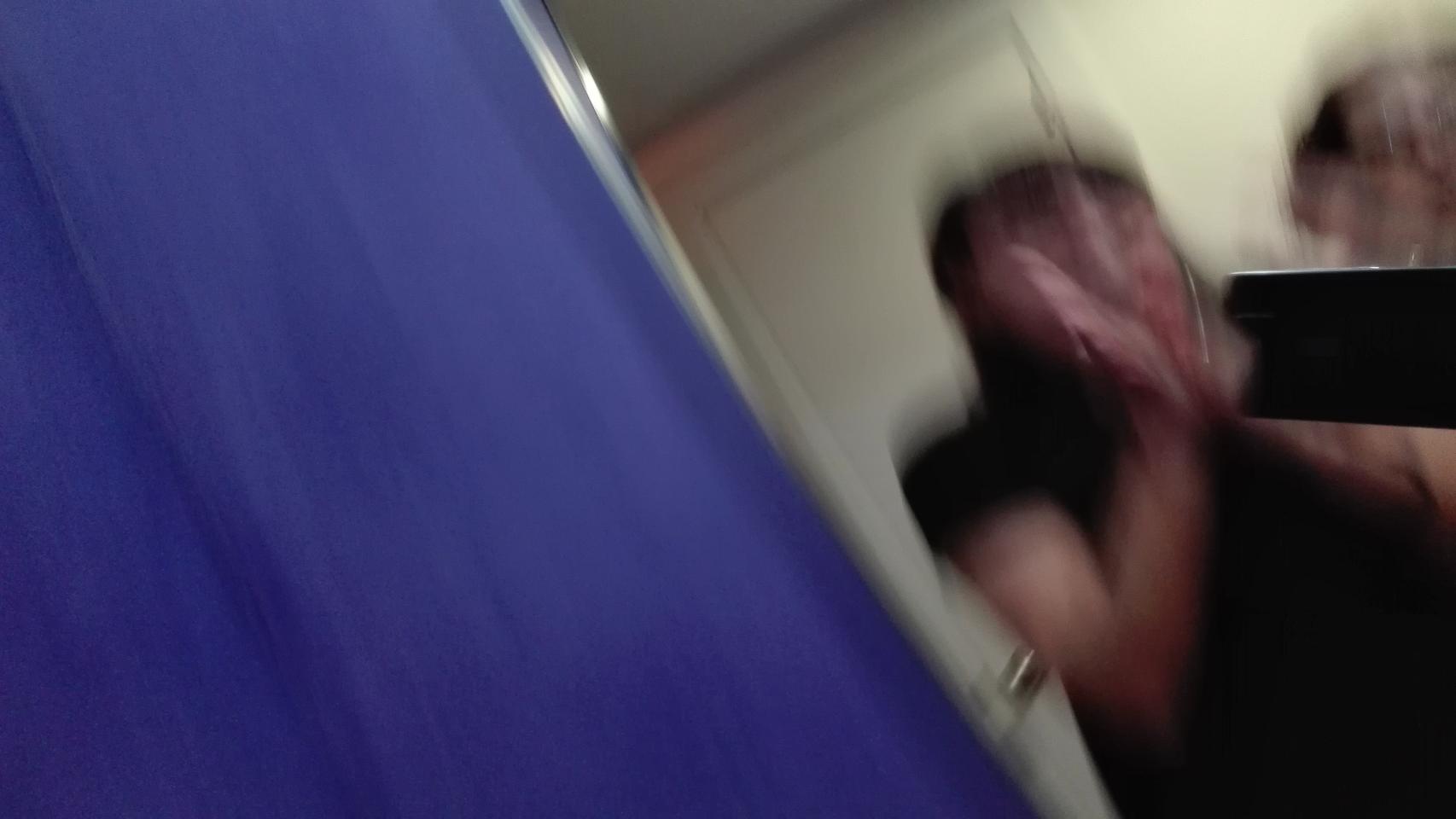 ¡Eh! Al menos captamos el reflejo del móvil por los aires.