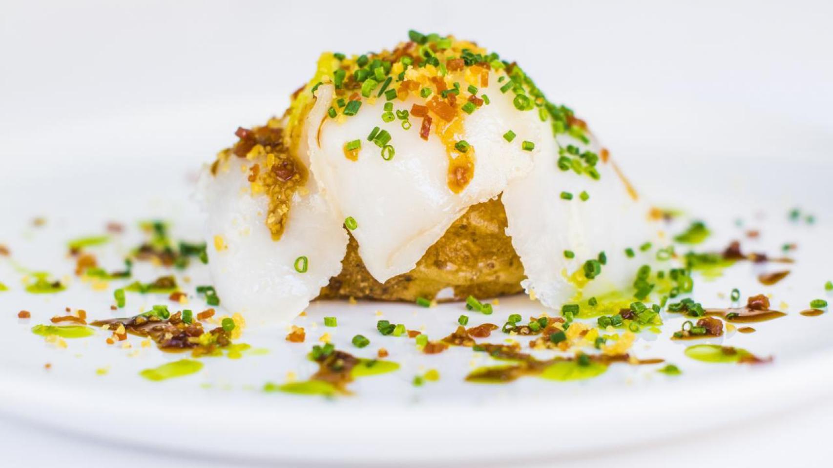 Huevo con boletus y migas de Desencaja.