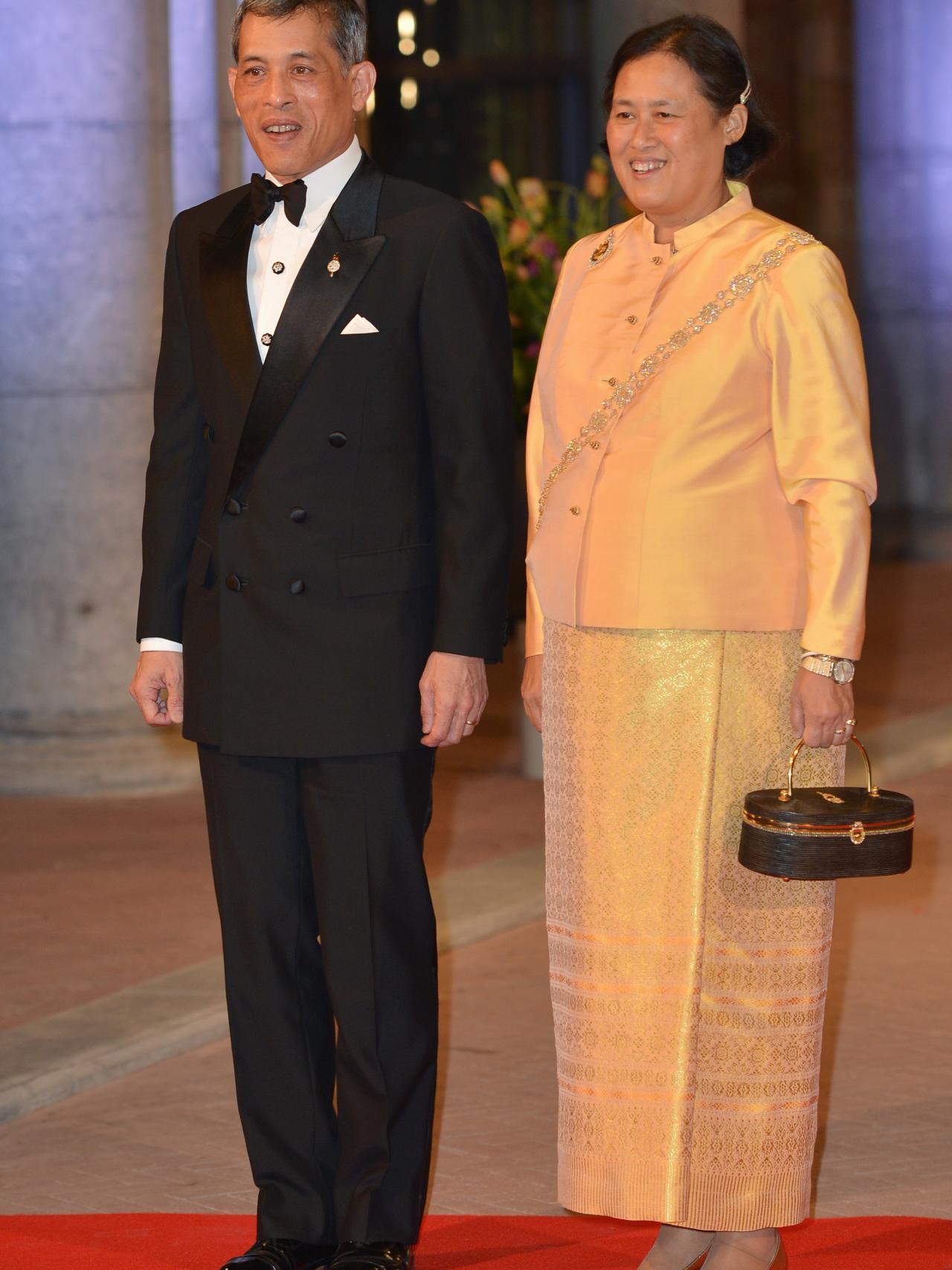 Maha Vajiralongkorn y su hermana Srindhorm