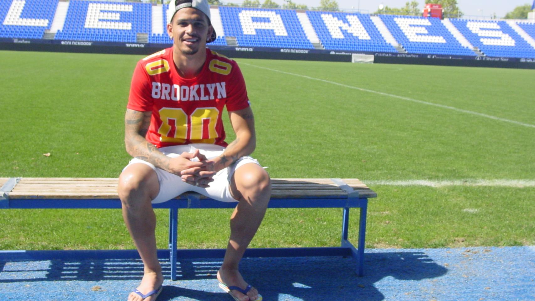 Luciano posa para EL ESPAÑOL en Butarque.