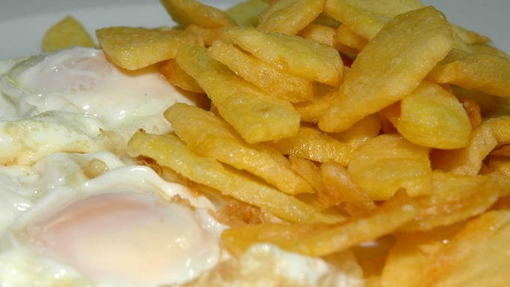 Huevos fritos con patata sde Lucio.