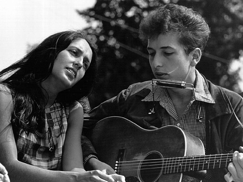 Joan Baez y Bob Dylan en agosto de 1963.