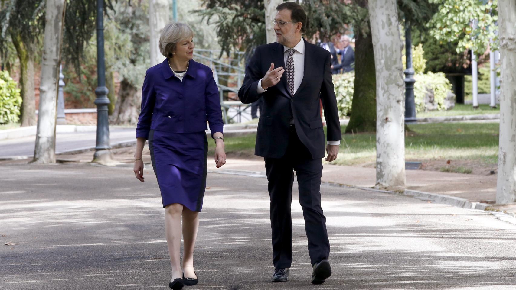 May y Moragas, durante su encuentro en Moncloa este jueves