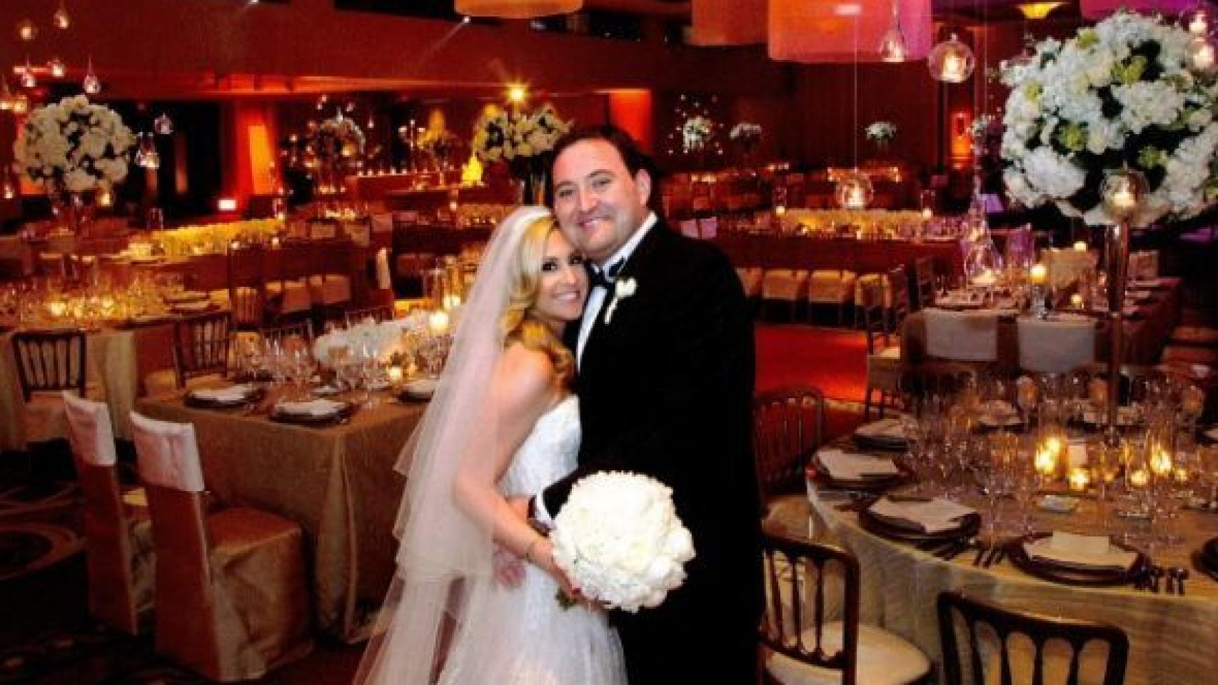 Isaac Muga en su boda con Alexandra Martínez.