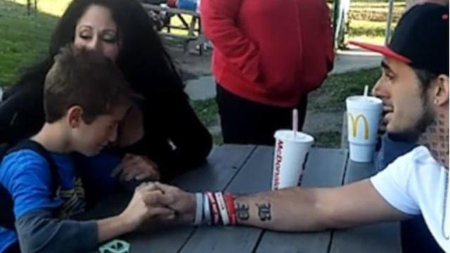 Brenden Bickerstaff-Clark comunica la terrible noticia a su hijo.