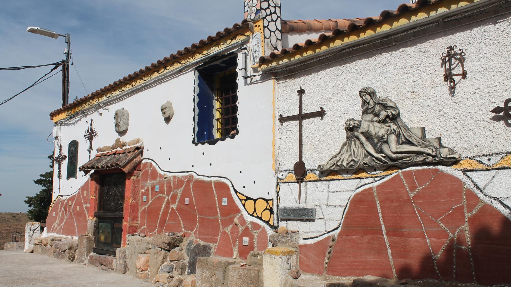 Luigi, poeta y escultor, compró esta casa en Trasmoz y la restauró, convirtiéndola en un Museo de las Brujas.