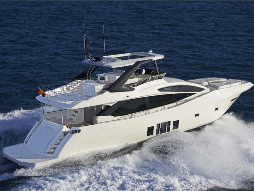 Yate modelo Astondoa similar al de Crespo.