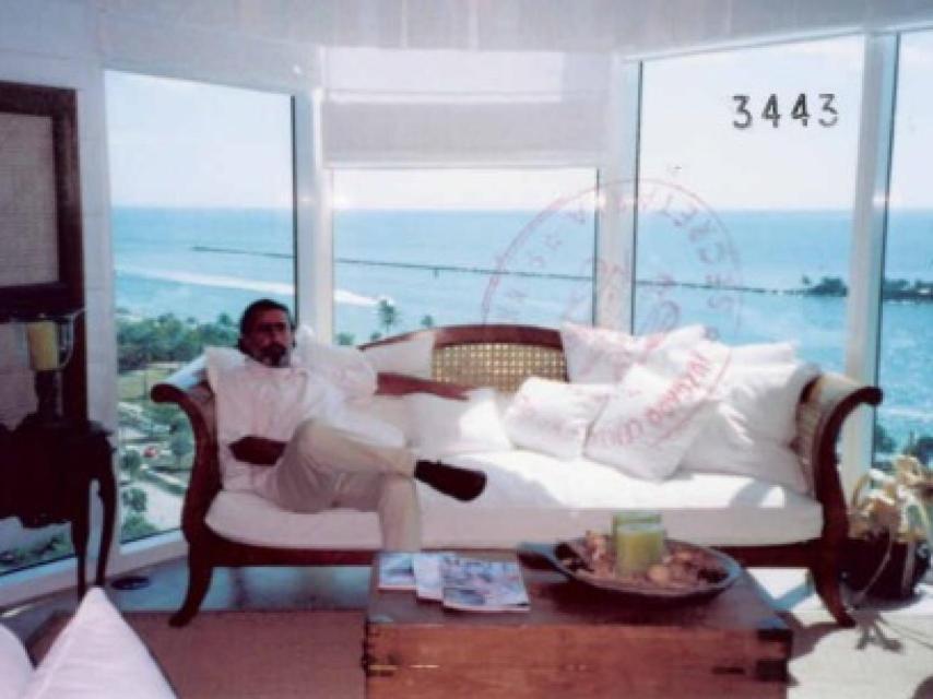 Correa en una de sus lujosas casas.