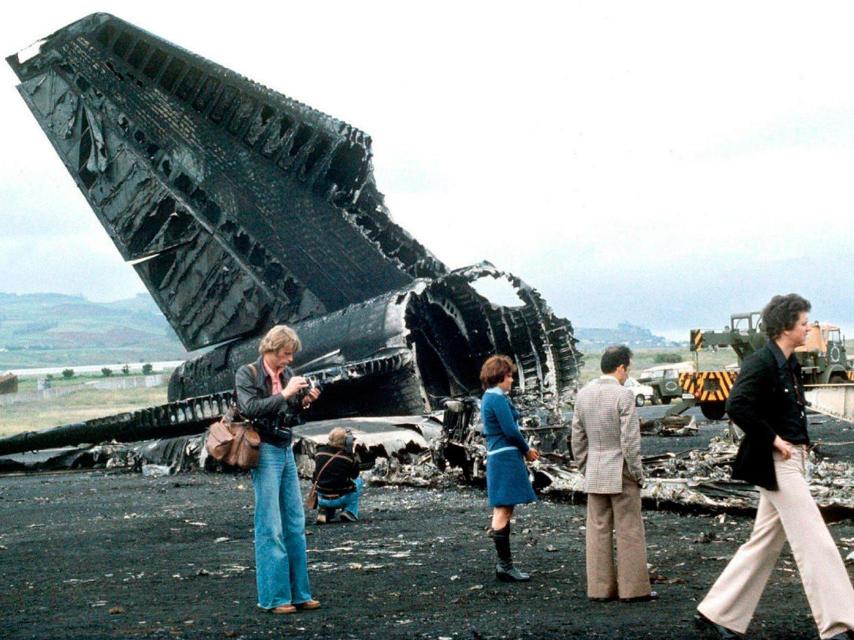 Restos calcinados de los aviones