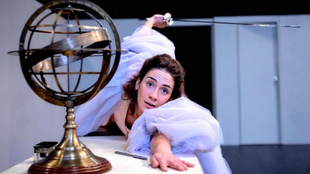 Image: Lope da una lección de clase con El perro del hortelano