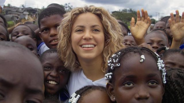 La cantante colombiana en una de las acciones de Pies Descalzos