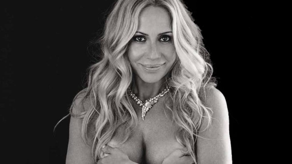 Marta Sánchez se desnuda contra el cáncer de mama