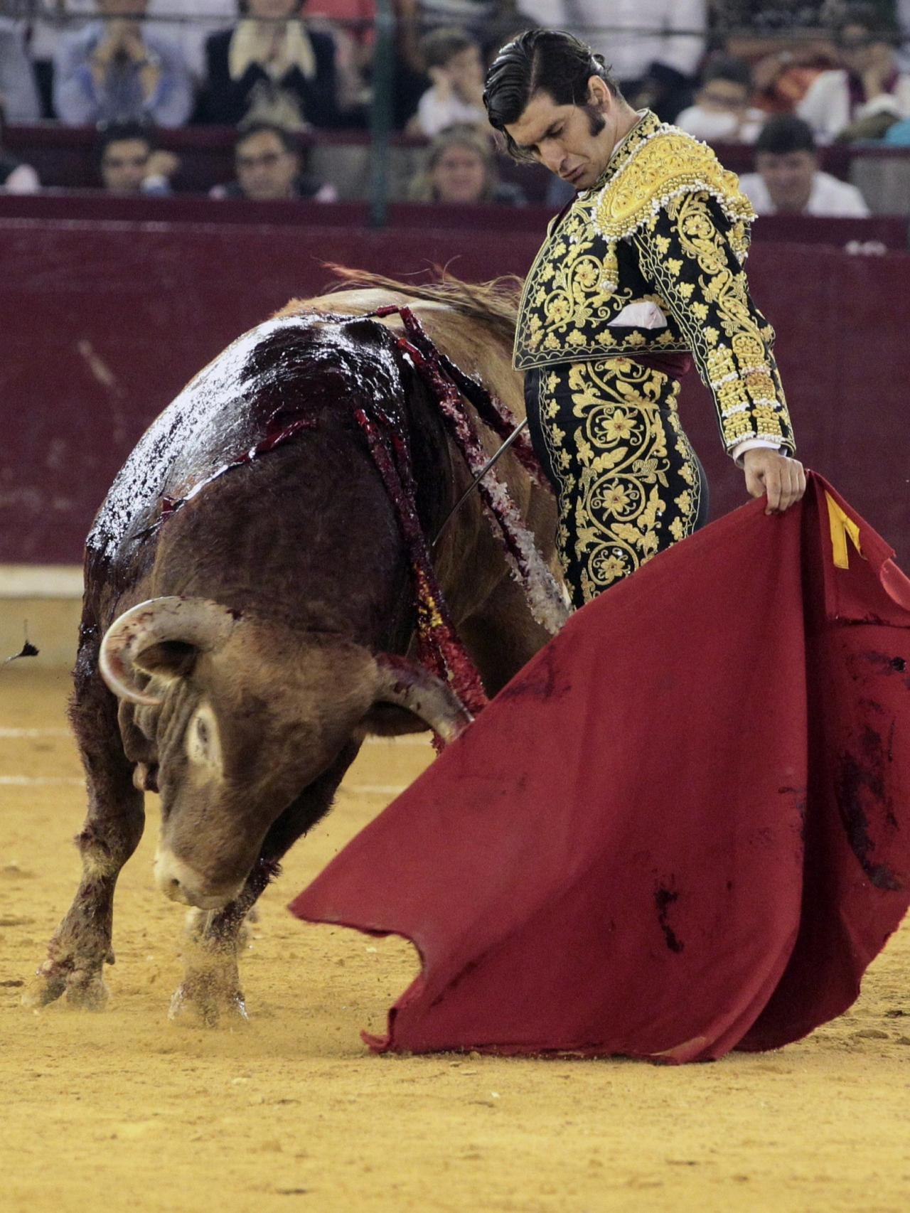 Morante de la Puebla en la faena a su segundo.