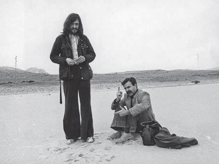 Wyoming y su amigo Curro en una playa de Bolonia en los años setenta