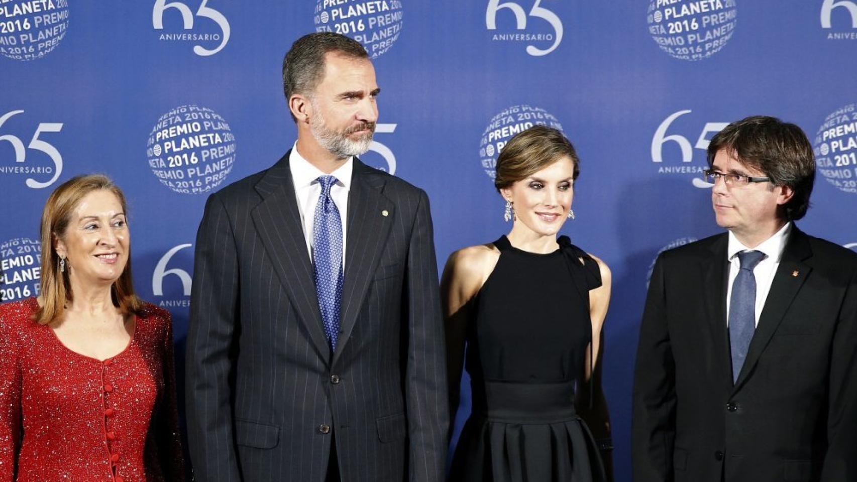 Ana Pastor, los Reyes y Puigdemont