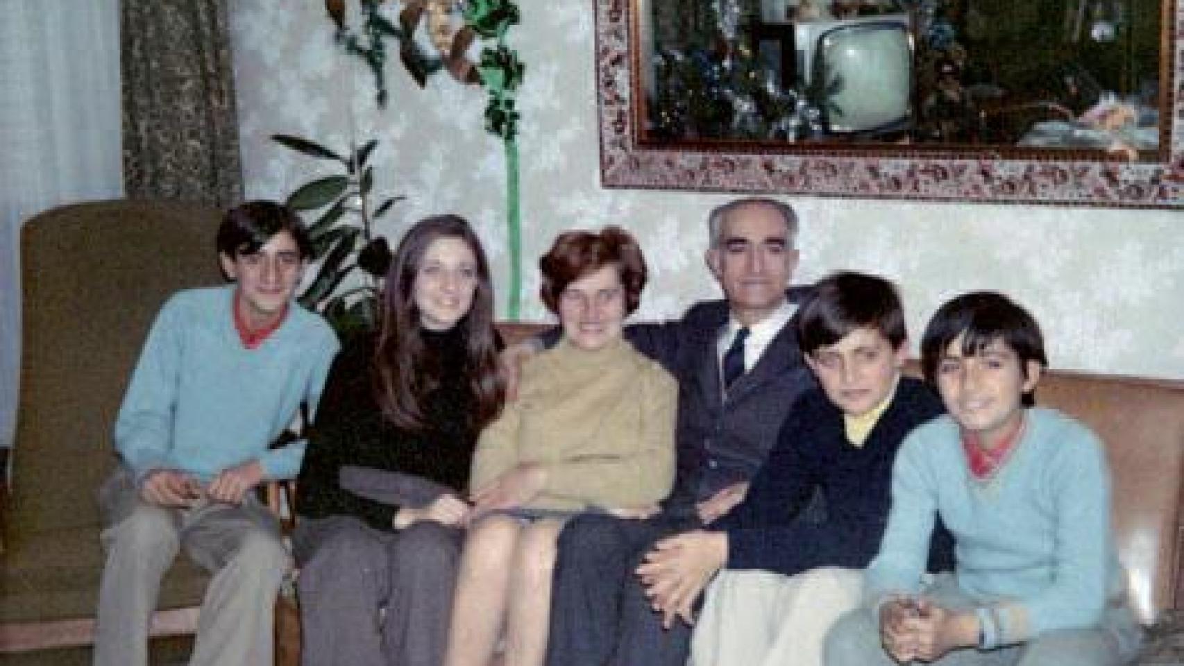 La familia Monzón al completo en el piso de Madrid