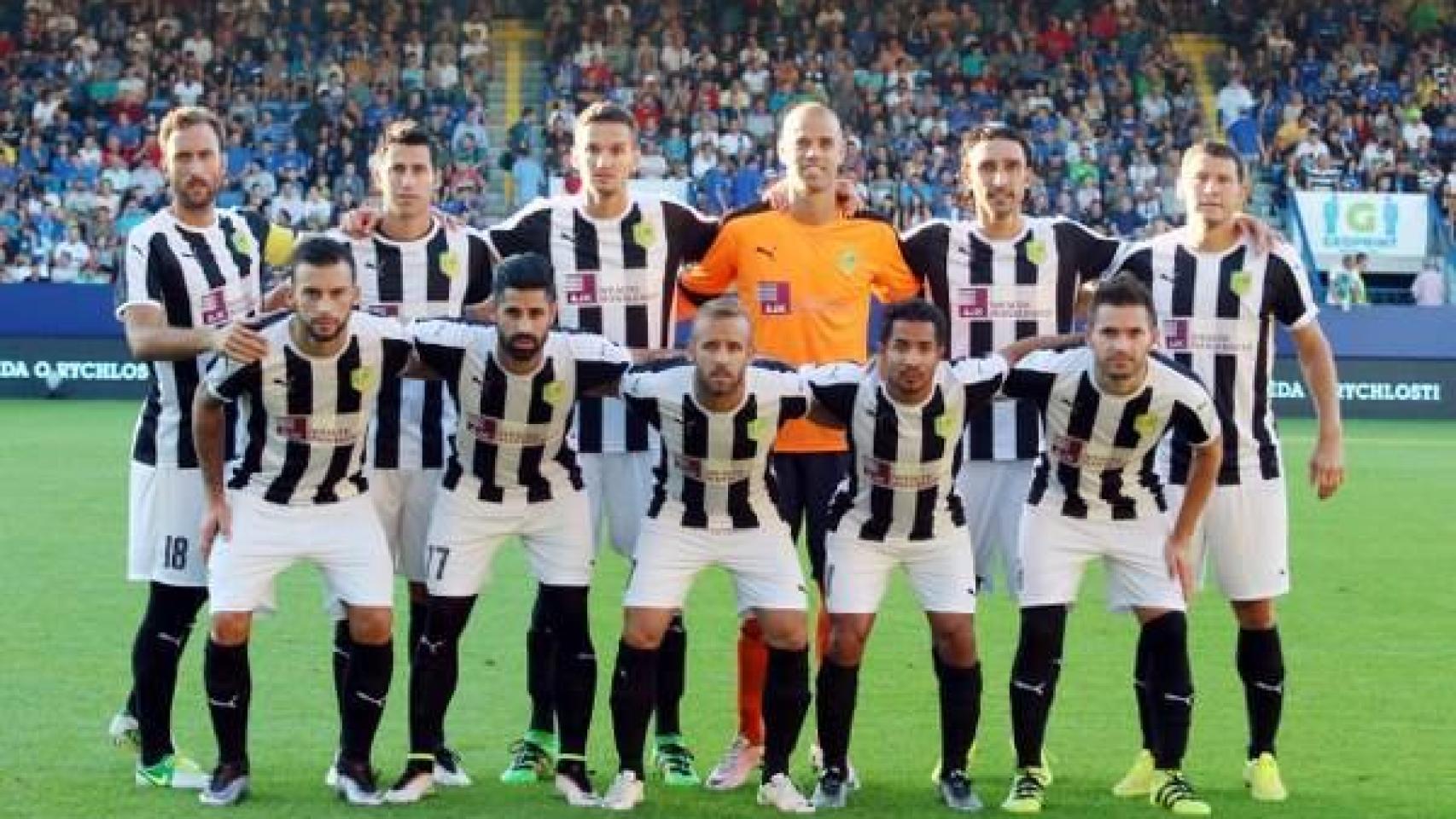 Alineación de un partido del AEK Larnaca.