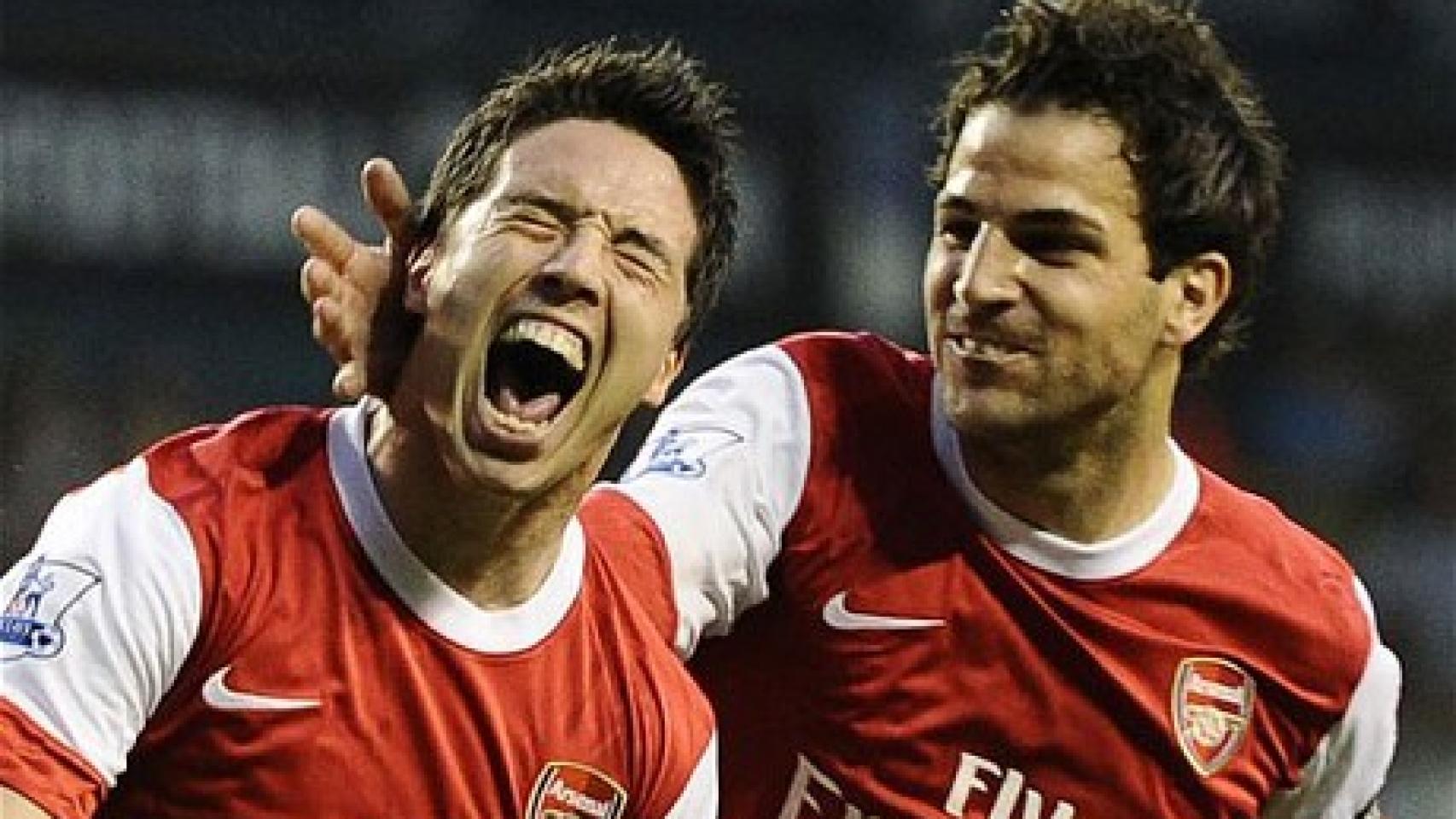 Nasri junto a Cesc Fábregas en el Arsenal.