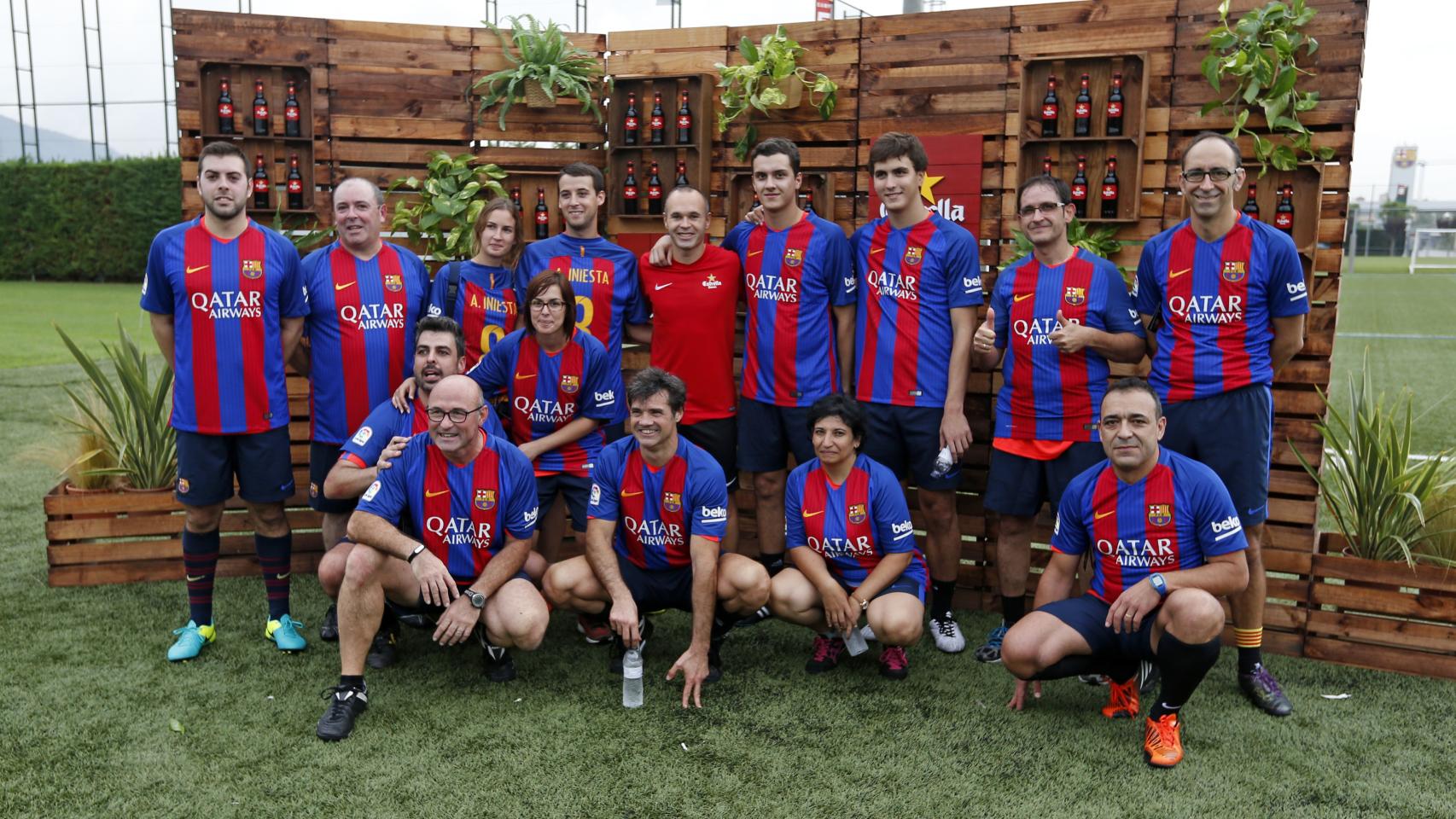 El capitán azulgrana, con los ganadores del concurso.