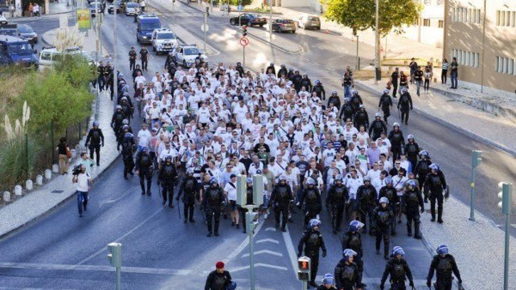 Ultras del Legia en Lisboa.