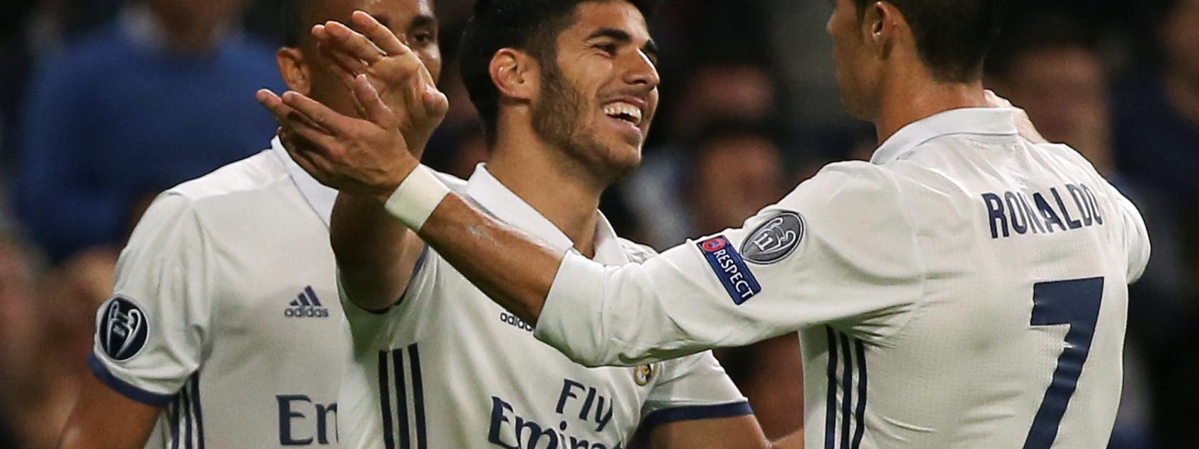 Marco Asensio celebra su gol con Cristiano.