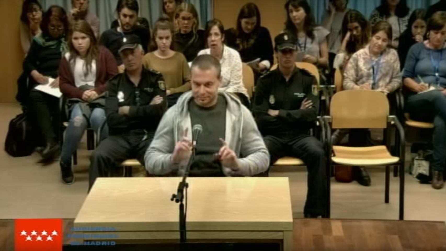 El presunto pederasta de Ciudad Lineal, Antonio Ortiz, en el banquillo de los acusados.