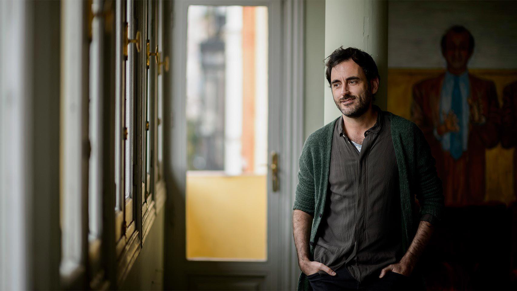 Pablo Messiez dirigió La piedra oscura, por la que se llevó el Premio Max.