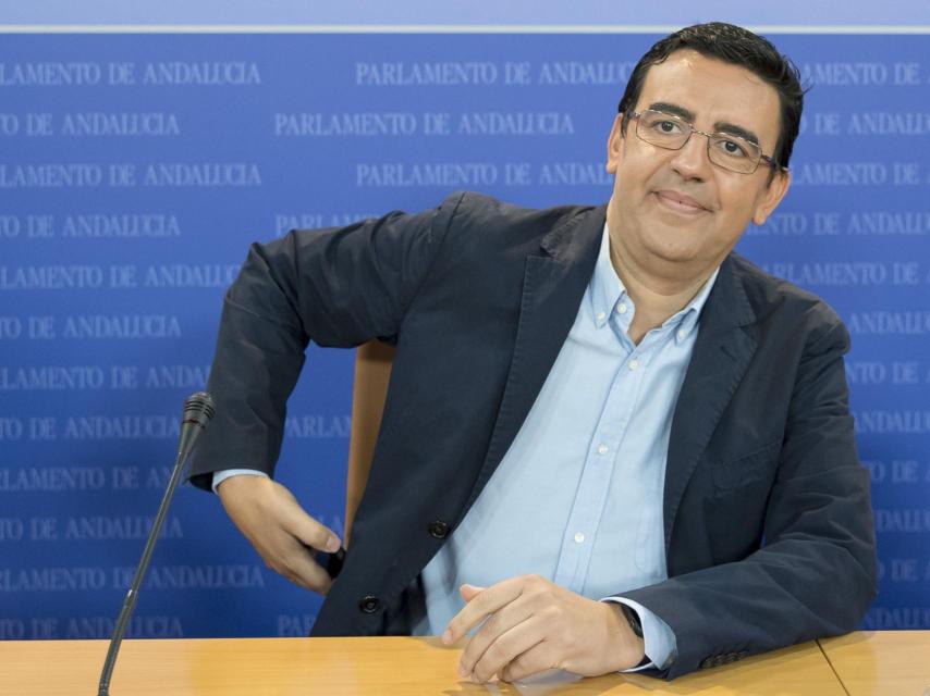 Mario Jiménez, portavoz de la gestora del PSOE, acusó a Podemos de urdir la protesta