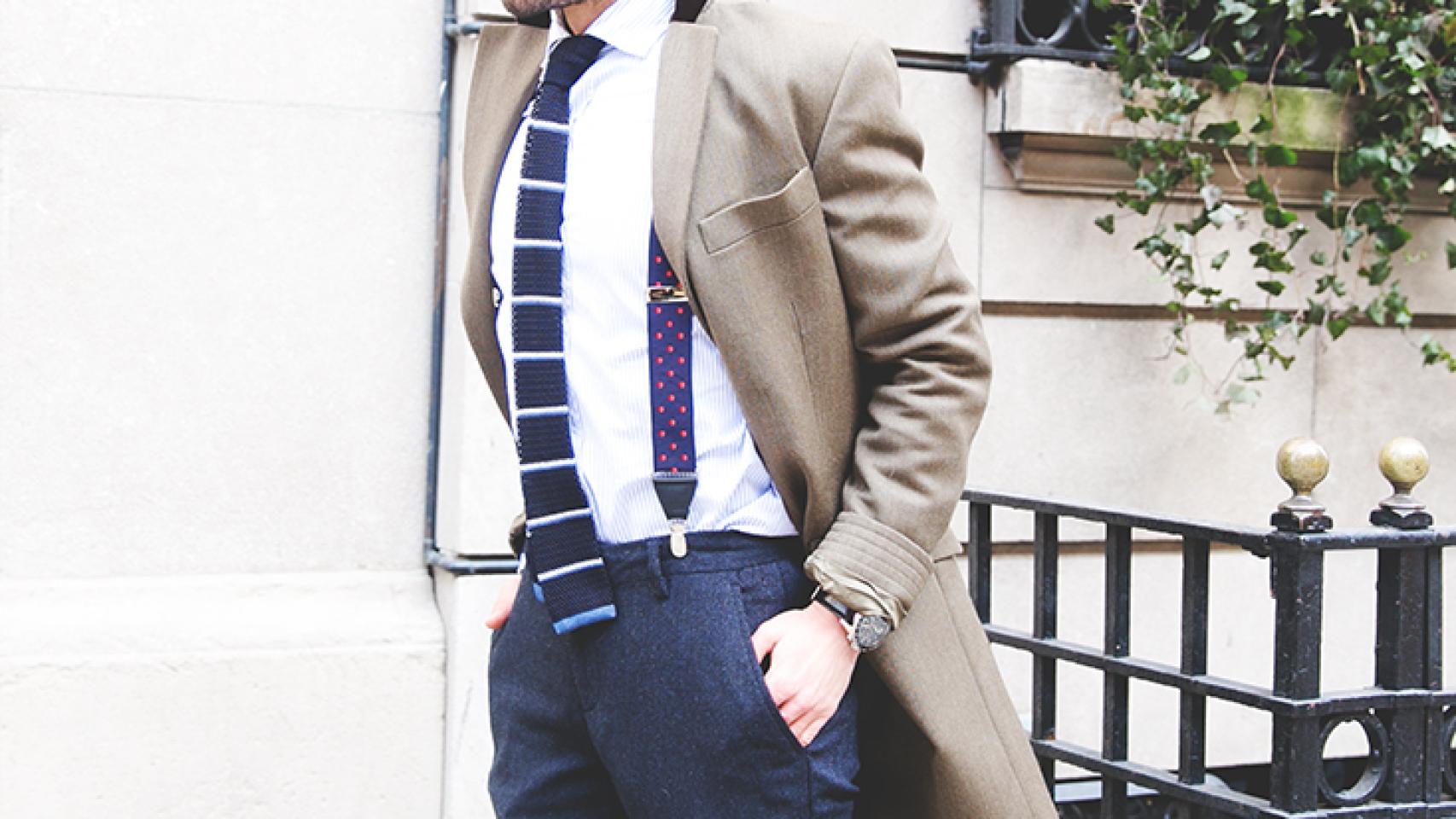 Tirantes de Mirto, reloj de Tommy Hilfiger.