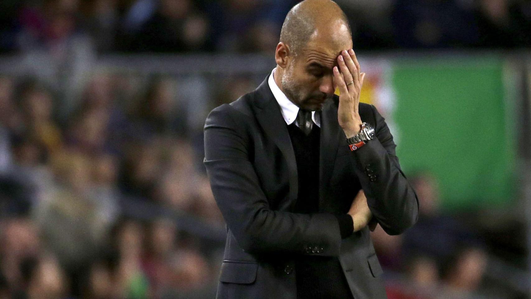 Pep Guardiola durante el partido Barcelona  - City.