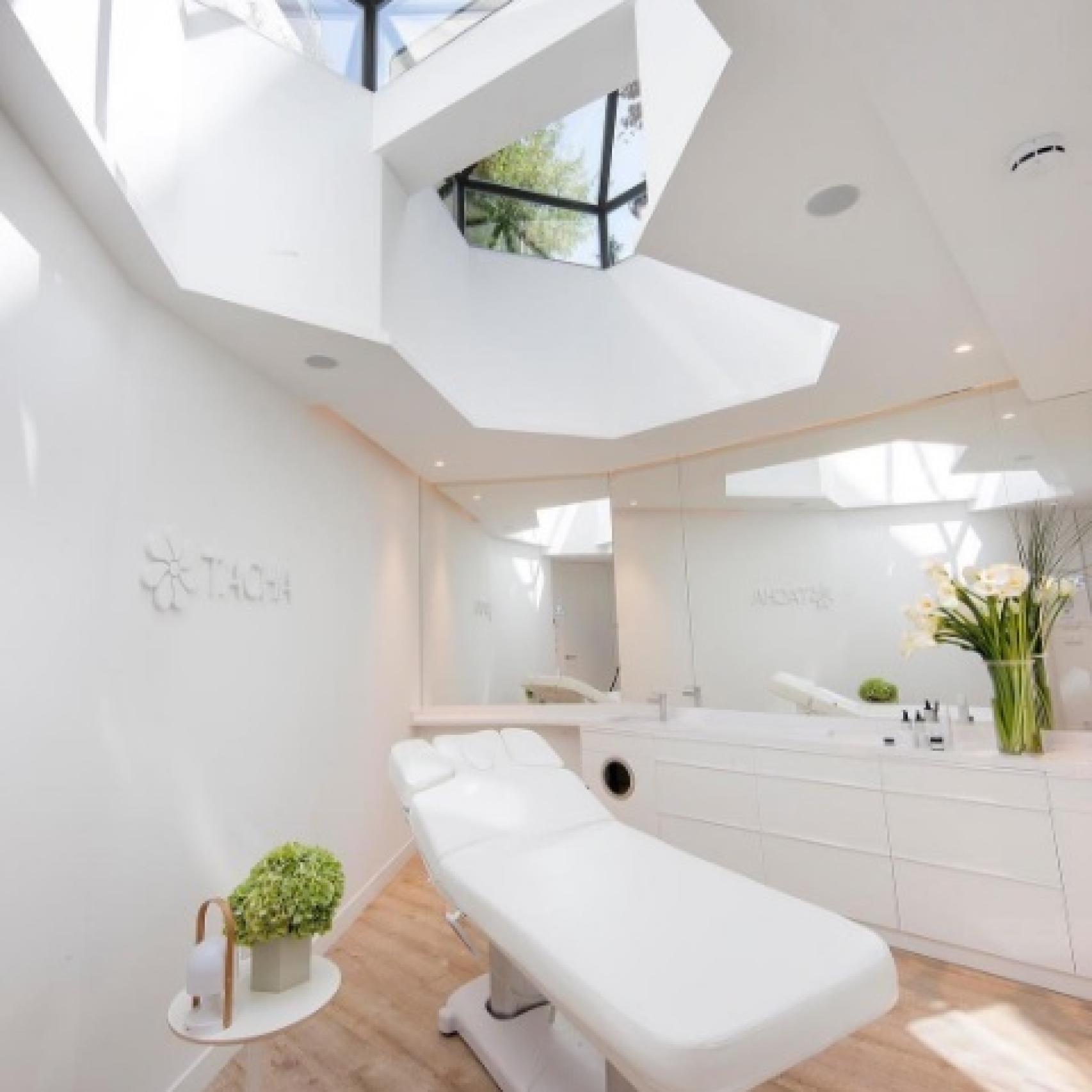 Una de las luminosas cabinas de Tacha.