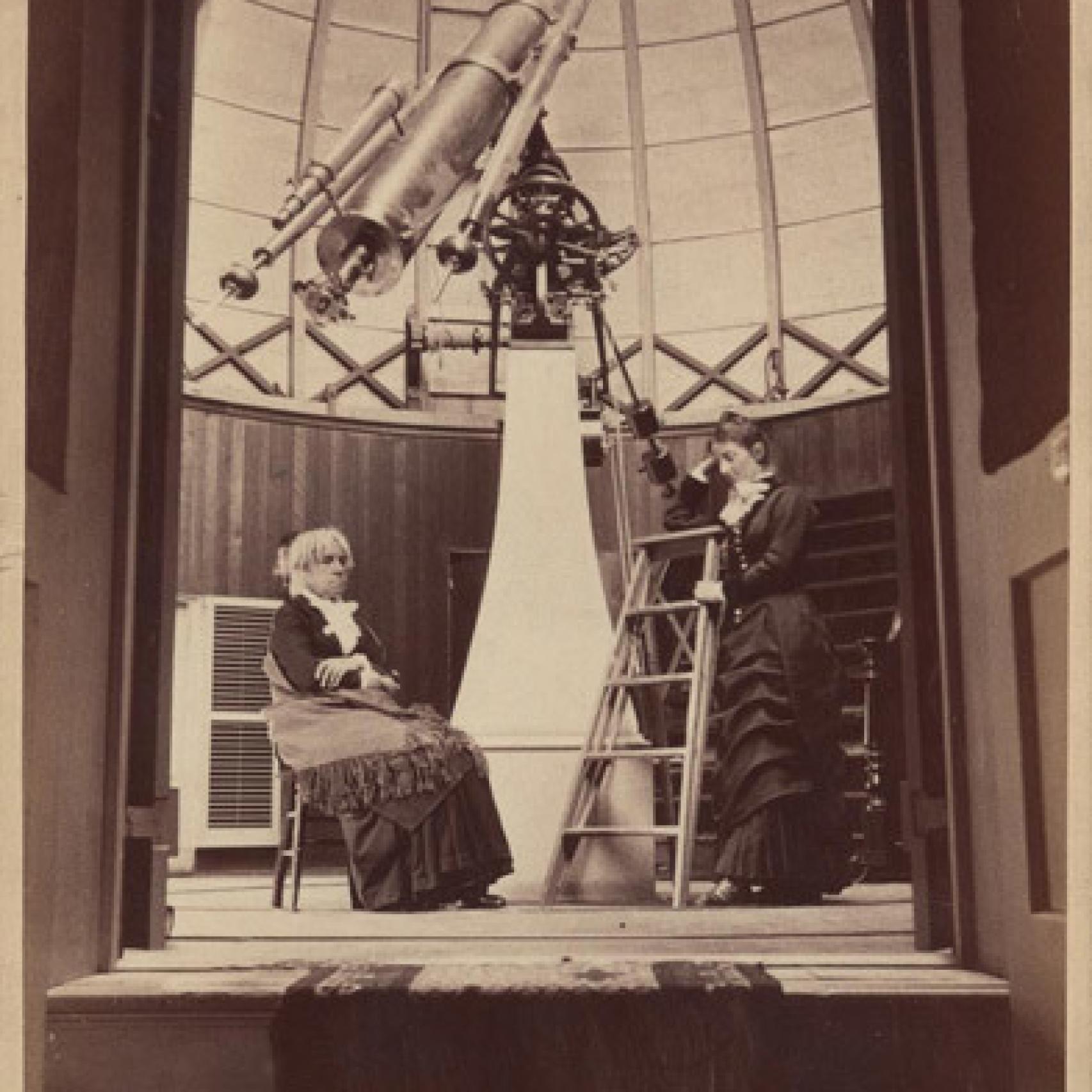 Maria Mitchell y su discípula Mary Whitney, en el observatorio de Vassar College.