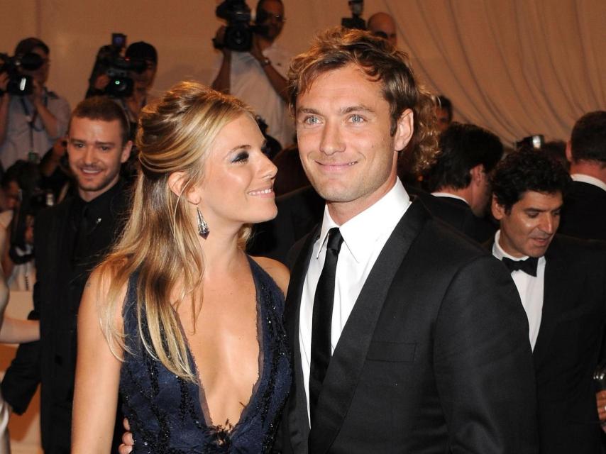 Sienna Miller y Jude Law en una de sus última apariciones juntos antes de conocerse la infidelidad.