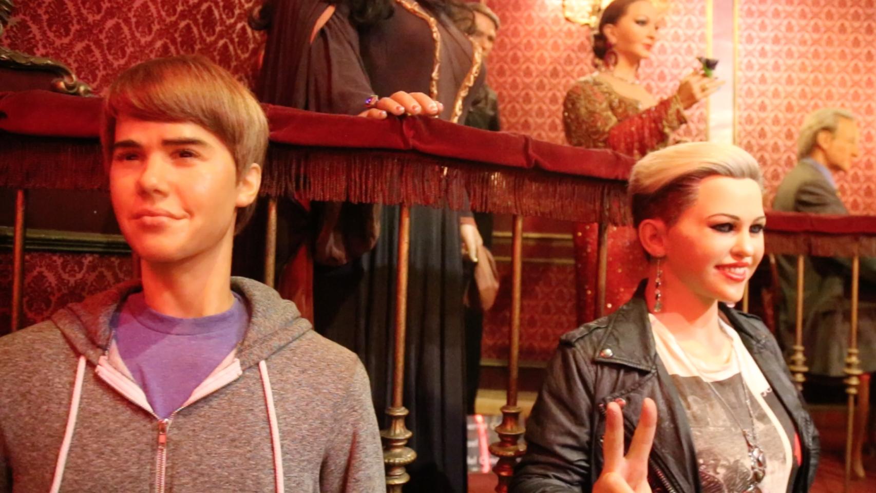 Justin Bieber y Miley Cyrus en cera, expuestos en el Museo de Madrid.