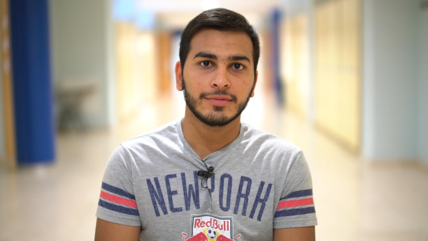 Khan Alkozee es de Afganistán y cursará el Grado en Derecho