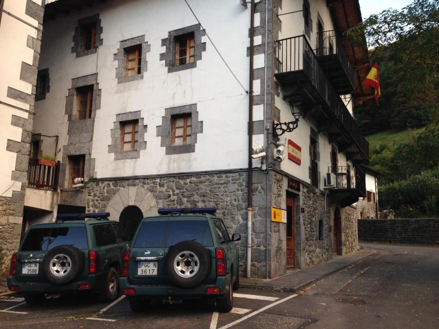Casa cuartel de Leitza, donde conviven 11 agentes, la mujer de uno de ellos y sus dos hijos.