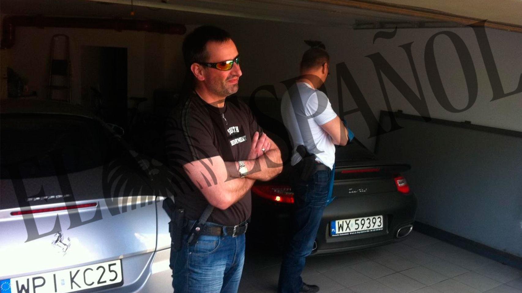 Escoltas a sueldo del señor de la guerra.