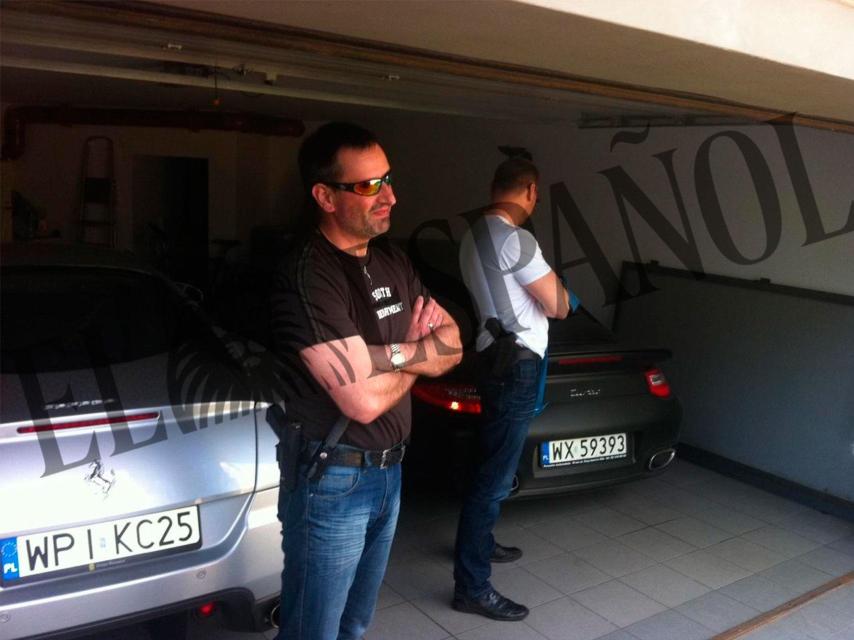 Escoltas a sueldo de Pierre Dadak.