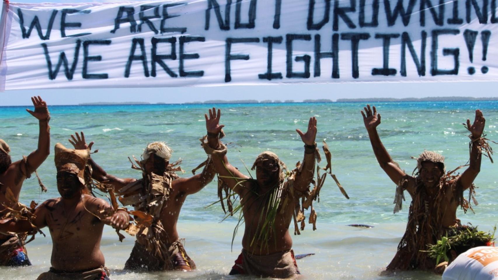 Habitantes de Tokelau protestan contra el cambio climático.