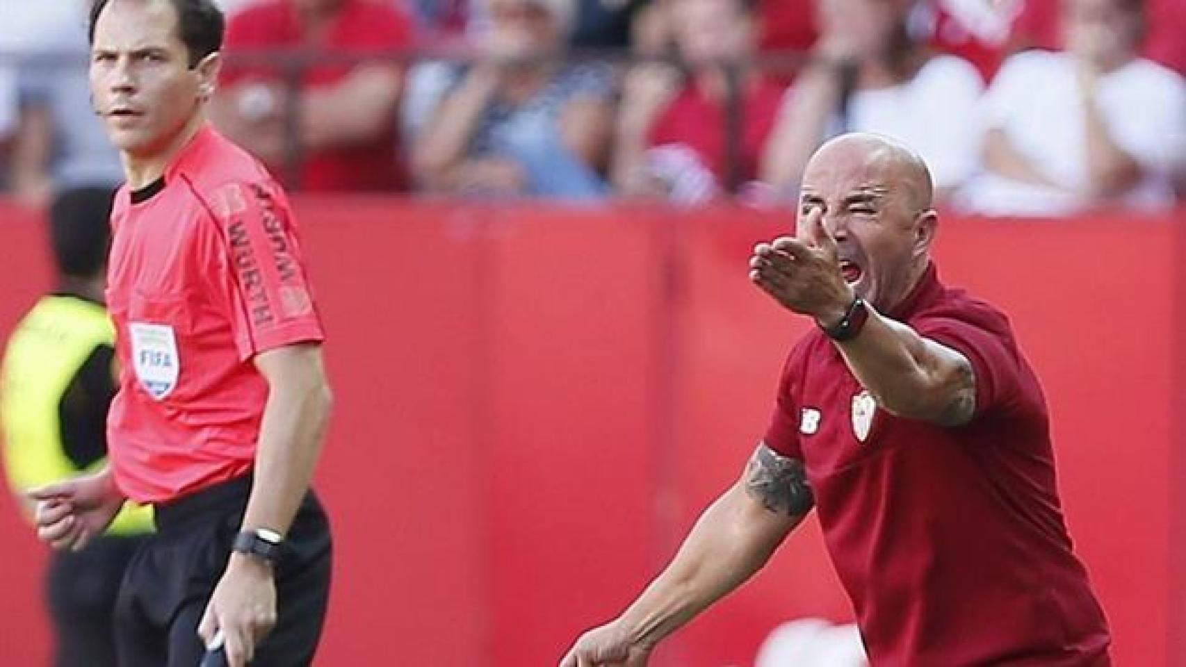 Sampaoli da instrucciones.