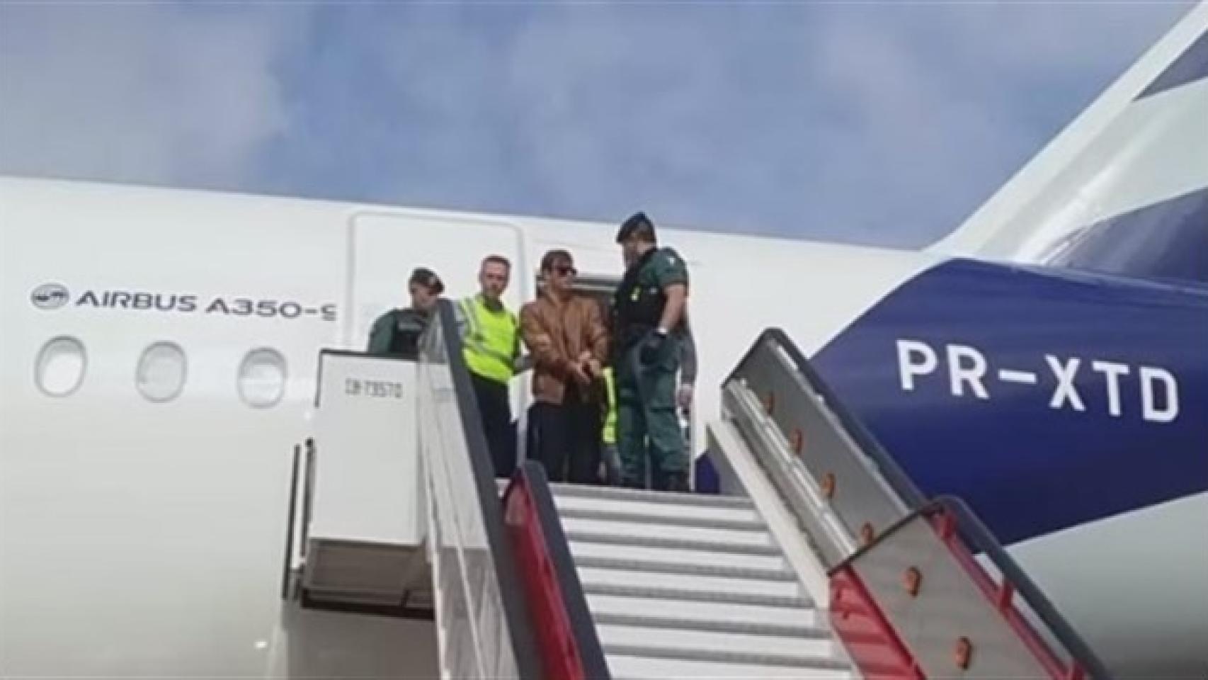 Patrick Nogueira Gouveia se entrega a la Guardia Civil en Barajas.