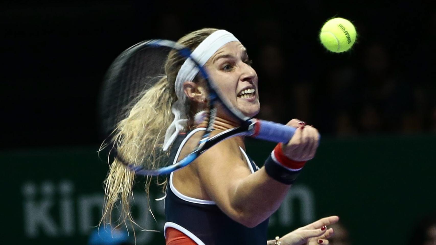 Cibulkova golpea la pelota.