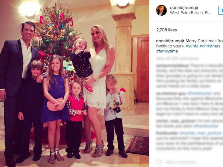 Foto navideña del posado oficial de la familia de Donald Trump Junior.