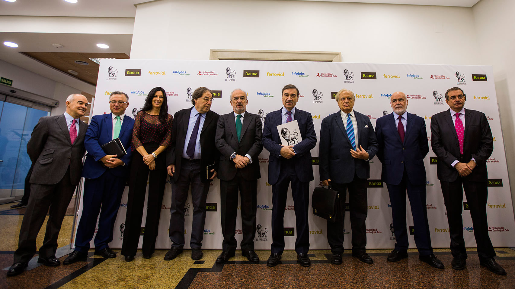 De izda. a dcha: Alejandro de Vicente, John Müller, Eva Fernández, Francesc de Carreras, Santiago Muñoz Machado, Pedro J. Ramírez, Jorge de Esteban, Gregorio Cámara y Francisco Moreno.