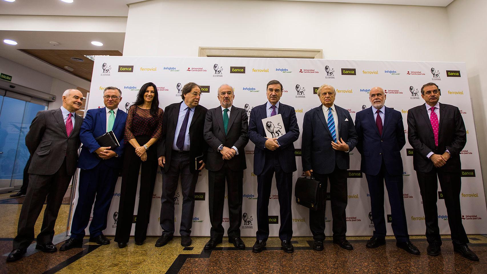 De izda. a dcha: Alejandro de Vicente, John Müller, Eva Fernández, Francesc de Carreras, Santiago Muñoz Machado, Pedro J. Ramírez, Jorge de Esteban, Gregorio Cámara y Francisco Moreno.