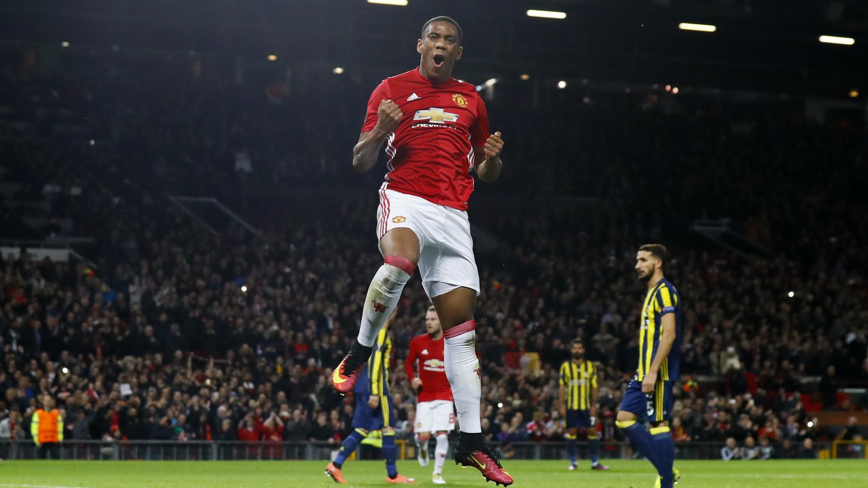 Martial celebra un gol con el United.