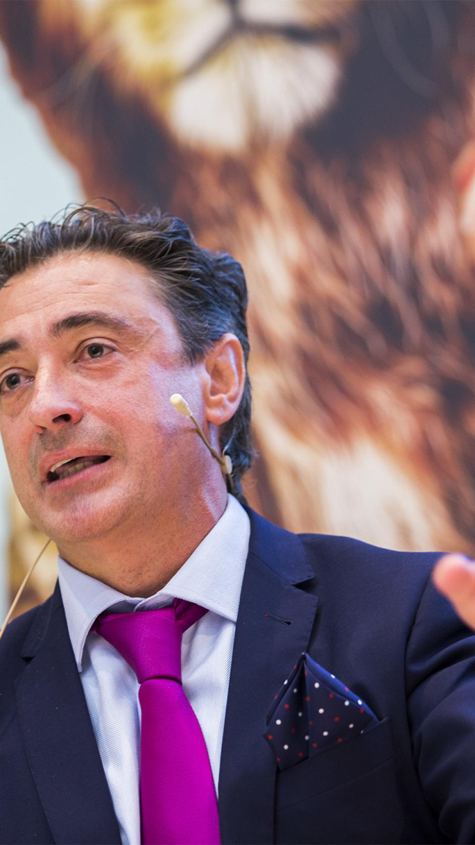 Raimundo Prado en una conferencia de El Español.